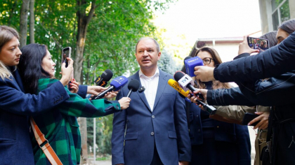 Primarul Chișinăului vrea daune de 1 leu de la ministrul de externe al României