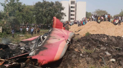 „Comoară” printre ruine: Bijuterii și bani găsiți în epava avionului prăbușit în India