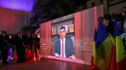 Noaptea în care George Simion ne-a arătat cum va transforma România: țarcuri, mititei și coregrafii de Cântarea României