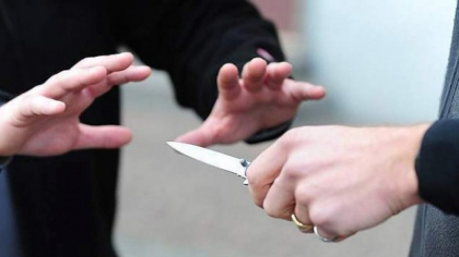 Un bărbat a fost înjunghiat lângă Mall Băneasa. Ar fi fost atacat de o femeie