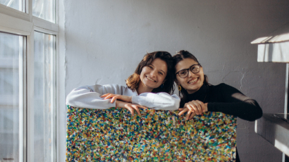 Recycling cu Stil: Cum Cristina Tocari transformă plasticul în bijuterii și mobilier sustenabil în Moldova