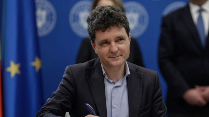 Nicuşor Dan a semnat decretele între negocierile cu sindicatele şi cele pentru desemnarea premierului. Ce români aşteaptă publicarea în Monitorul Oficial. DOCUMENT