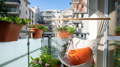 Vrei să-ți închizi balconul cu termopane în 2025? Iată cât te costă și ce beneficii aduce această investiție