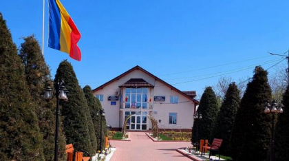 Comuna din România unde primarul le cere oamenilor să-și schimbe domiciliul ca să-și salveze localitatea de la desființare