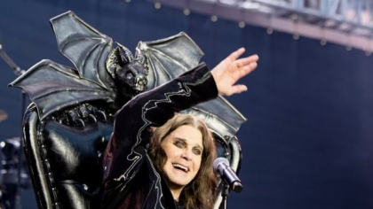 Ozzy Osbourne, în culmea fericirii la concertul de adio alături de Black Sabbath, în Birmingham, orașul unde s-au lansat. La spectacolul de 10 ore au cântat și alți artiști legendari