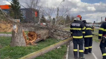 Cod galben de ploi torențiale, vijelii și grindină. 22 de județe sunt vizate de avertizările meteo ANM
