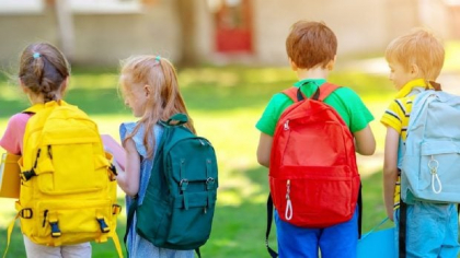 Părinții află azi repartizarea în clasele pregătitoare. Înscrierea copiilor care împlinesc 6 ani până la 31 august 2025, inclusiv este obligatorie