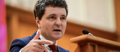 Despre extremism: de la Eminescu la Nicușor Dan