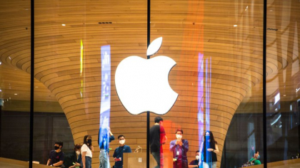 Apple câştigă atât de mulţi bani că nu are ce să facă cu ei: Gigantul american anunţă că vrea să îşi răscumpere acţiuni de nu mai puţin de 100 mld. dolari de pe piaţa bursieră