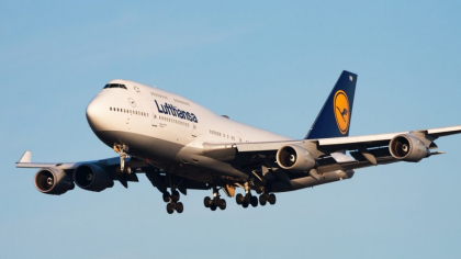 Panică la bordul unui avion, care a zburat timp de 10 minute fără pilot. Comandantul era la baie, iar copilotul leșinase