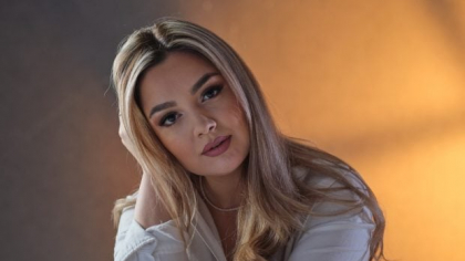 Imaginea cu Ilinca Simion la plajă a atras atenția fanilor de pe Facebook. Cum s-a pozat soția lui George Simion: „Eu și bebelușul meu”