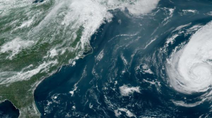 Furtuna Jerry se intensifică rapid în Atlantic. Meteorologii avertizează că se transformă într-un uragan