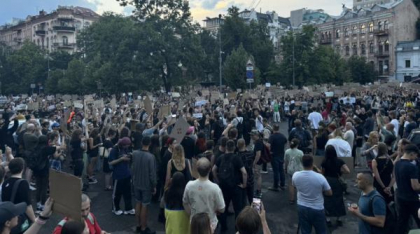 Proteste la Kiev, dupa ce Parlamentul a adoptat o lege acuzată că distruge lupta anti-corupție